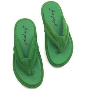 Free People Wonderland Thong Sandal~Size 10 = size 41 $4.99 Shipping applied!!